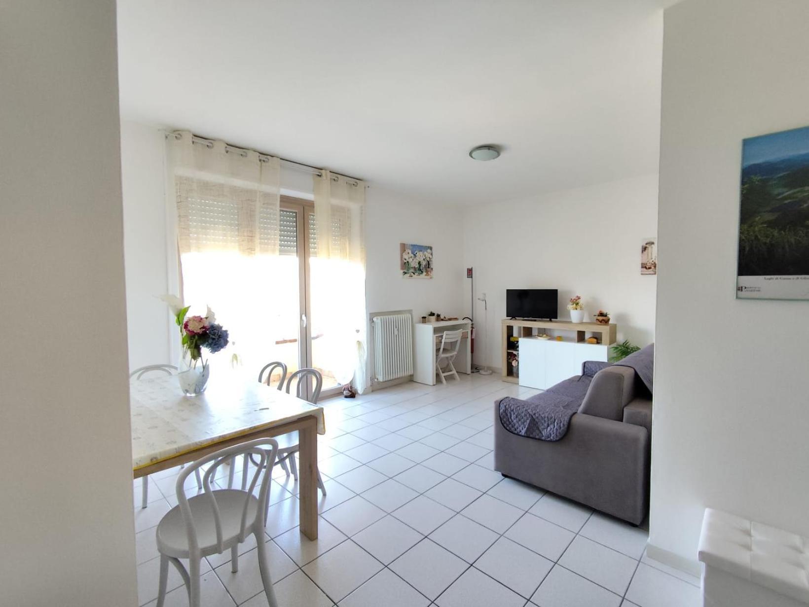 Appartement Residenza Tiziana à Luino Extérieur photo
